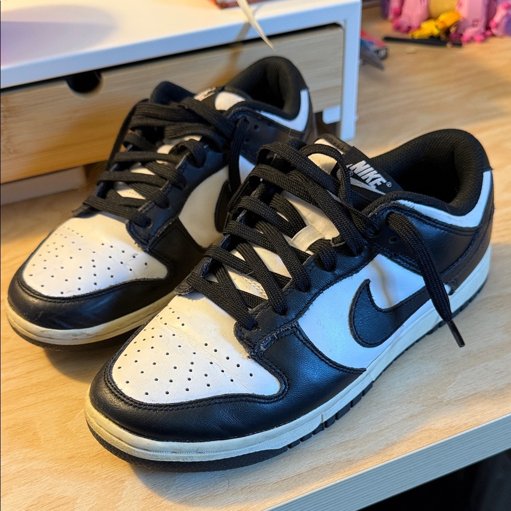 Nike Women’s Black and White Sneakers